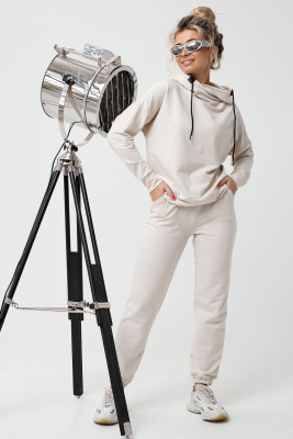 Костюм 22630 молочный